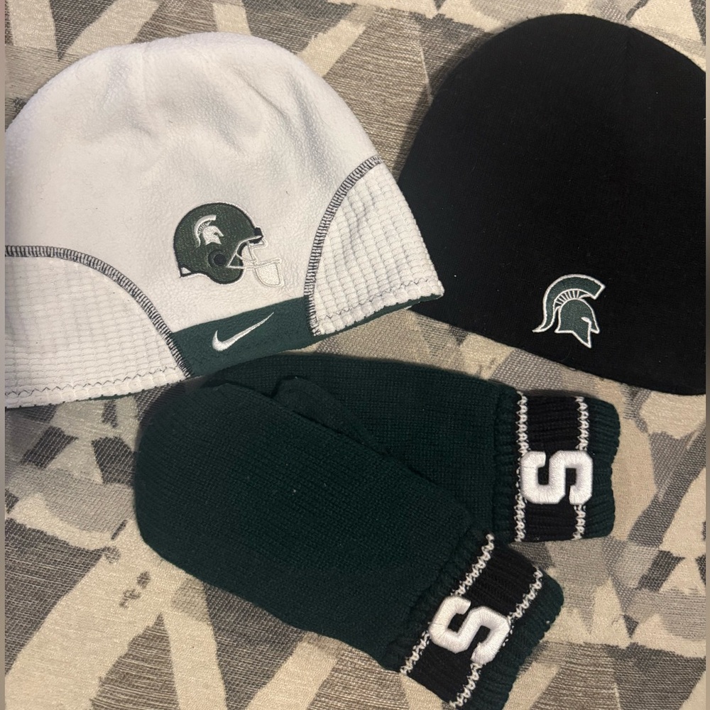 Nike Reversible Spartan Beanie & extra Set; Spartan Beanie w/ Mittens Set